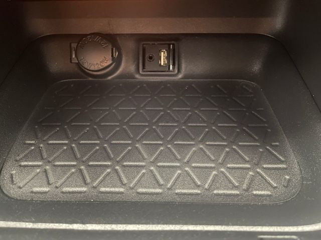 2019 Toyota RAV4 XLE Premium AWD - 22959841 - 34