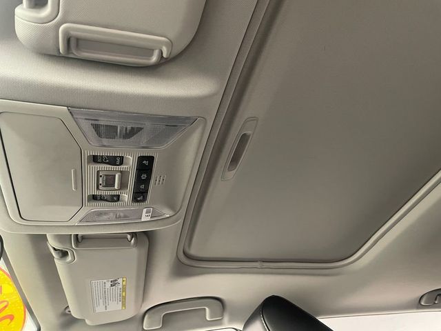 2019 Toyota RAV4 XLE Premium AWD - 22959841 - 37