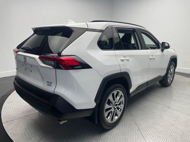 2019 Toyota RAV4 XLE Premium AWD - 22959841 - 4