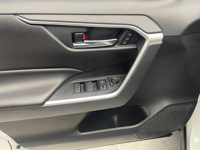 2019 Toyota RAV4 XLE Premium AWD - 22959841 - 8