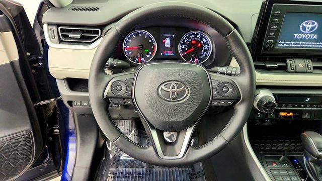 2019 Toyota RAV4 XLE Premium AWD w/ Cold Weather Pkg - 23101546 - 14