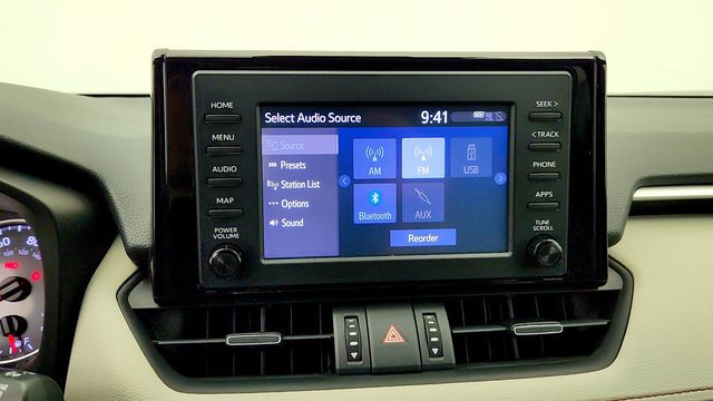 2019 Toyota RAV4 XLE Premium AWD w/ Cold Weather Pkg - 23101546 - 19