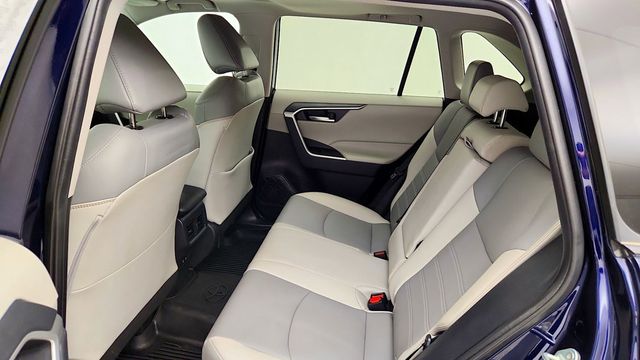 2019 Toyota RAV4 XLE Premium AWD w/ Cold Weather Pkg - 23101546 - 20