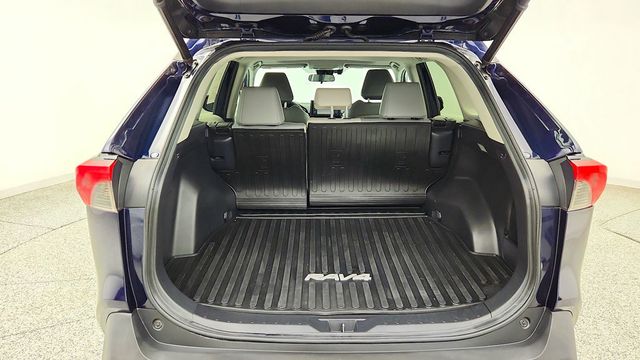 2019 Toyota RAV4 XLE Premium AWD w/ Cold Weather Pkg - 23101546 - 21