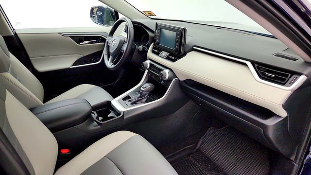 2019 Toyota RAV4 XLE Premium AWD w/ Cold Weather Pkg - 23101546 - 24