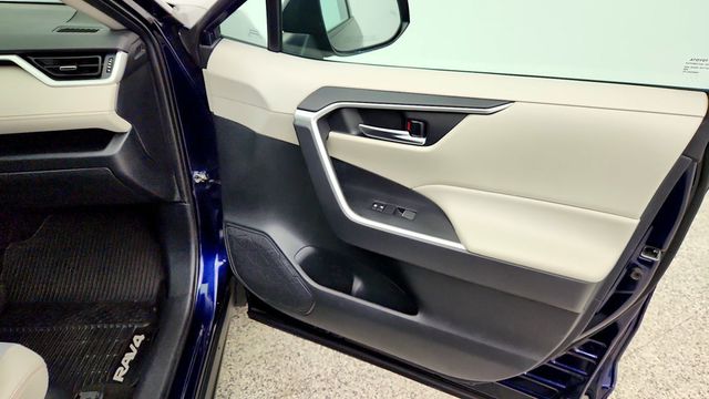 2019 Toyota RAV4 XLE Premium AWD w/ Cold Weather Pkg - 23101546 - 25