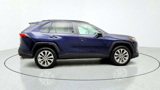 2019 Toyota RAV4 XLE Premium AWD w/ Cold Weather Pkg - 23101546 - 3