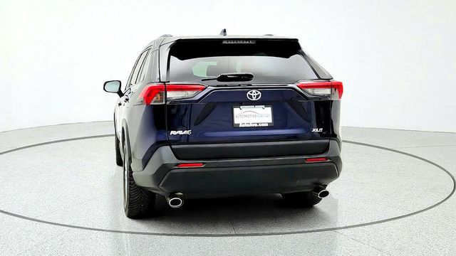 2019 Toyota RAV4 XLE Premium AWD w/ Cold Weather Pkg - 23101546 - 5