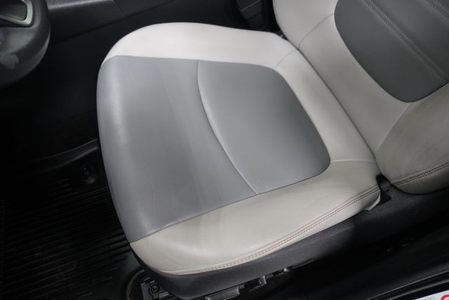 2019 Toyota RAV4 XLE Premium FWD - 22945573 - 9