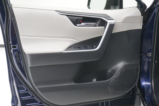 2019 Toyota RAV4 XLE Premium FWD - 22945573 - 11