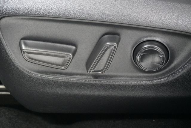 2019 Toyota RAV4 XLE Premium FWD - 22945573 - 12