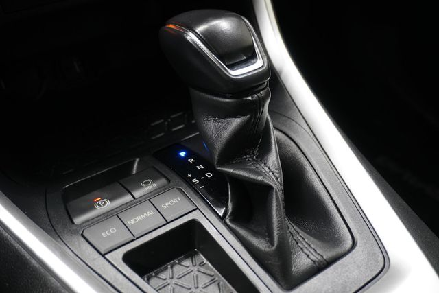 2019 Toyota RAV4 XLE Premium FWD - 22945573 - 17