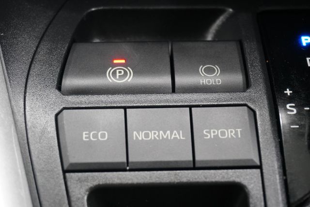 2019 Toyota RAV4 XLE Premium FWD - 22945573 - 18