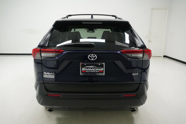 2019 Toyota RAV4 XLE Premium FWD - 22945573 - 4