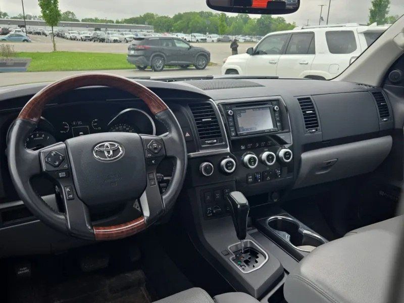 2019 Toyota Sequoia Platinum 4WD - 23035003 - 8