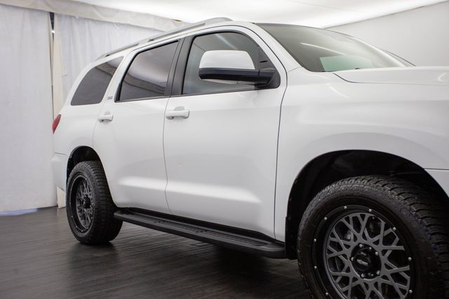 2019 Toyota Sequoia SR5 4WD - 22588096 - 35