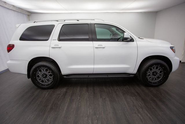 2019 Toyota Sequoia SR5 4WD - 22588096 - 5