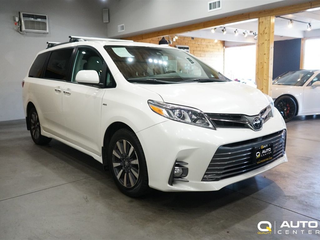 2019 Toyota Sienna Limited XLE Premium photo 3