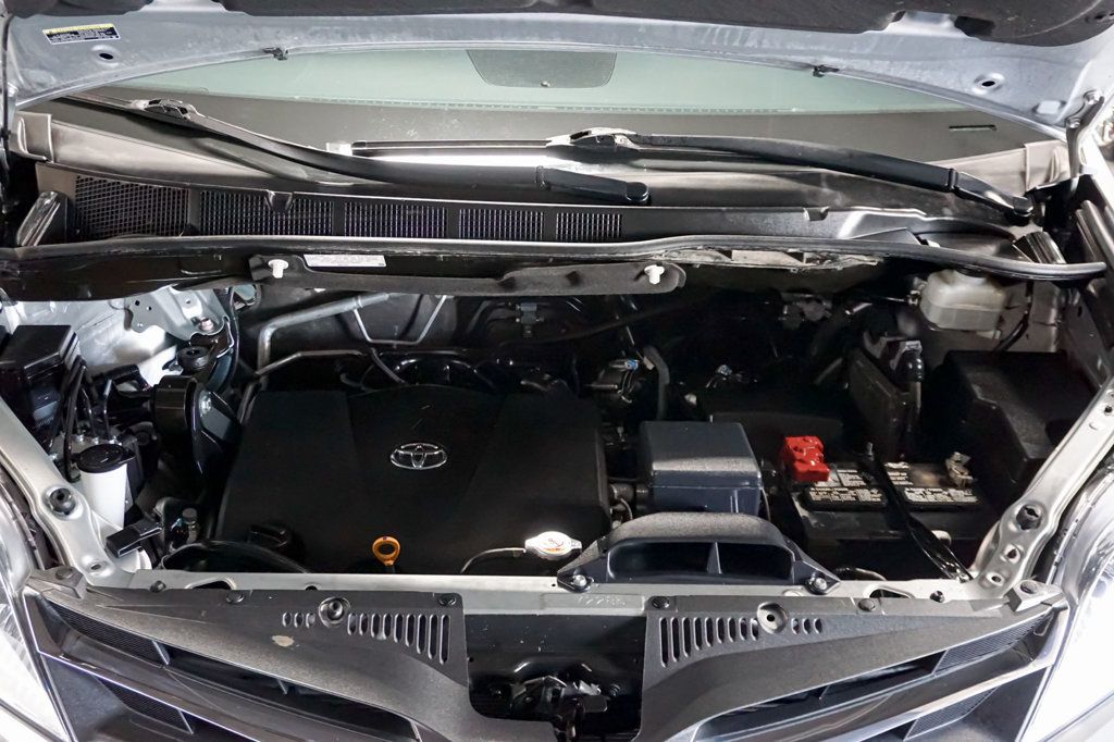 2019 Toyota Sienna *Hanicap Accessible* *VMI Handicap Conversion* *Power Ramp* - 23043305 - 18