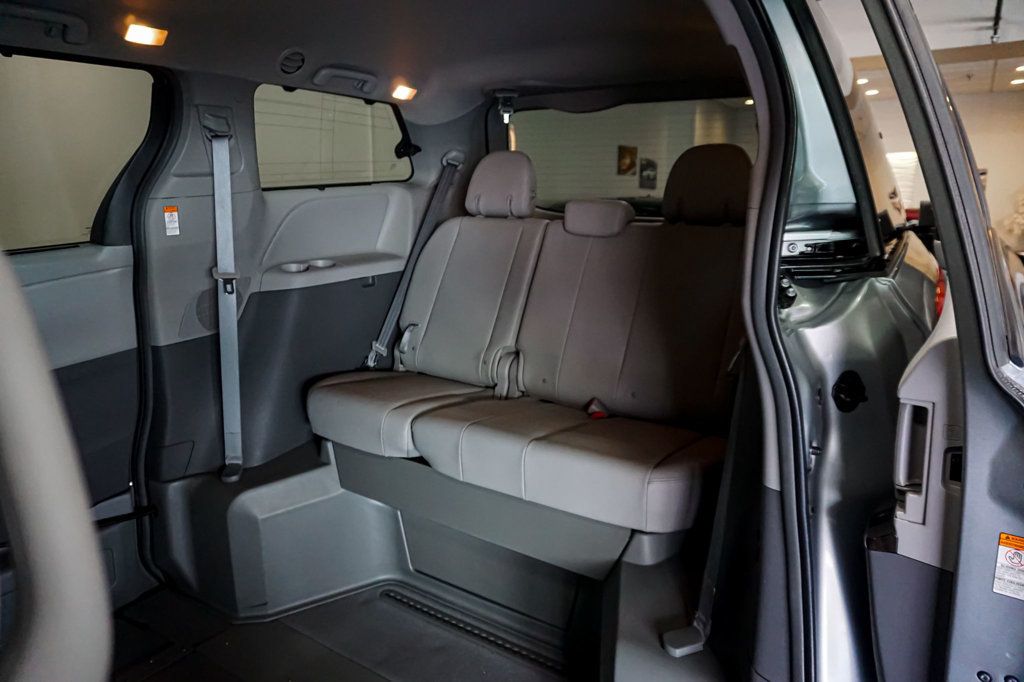 2019 Toyota Sienna *Hanicap Accessible* *VMI Handicap Conversion* *Power Ramp* - 23043305 - 34