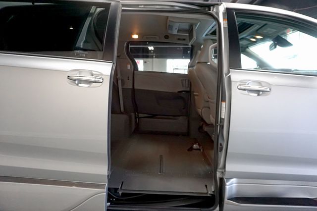 2019 Toyota Sienna *Hanicap Accessible* *VMI Handicap Conversion* *Power Ramp* - 23043305 - 35