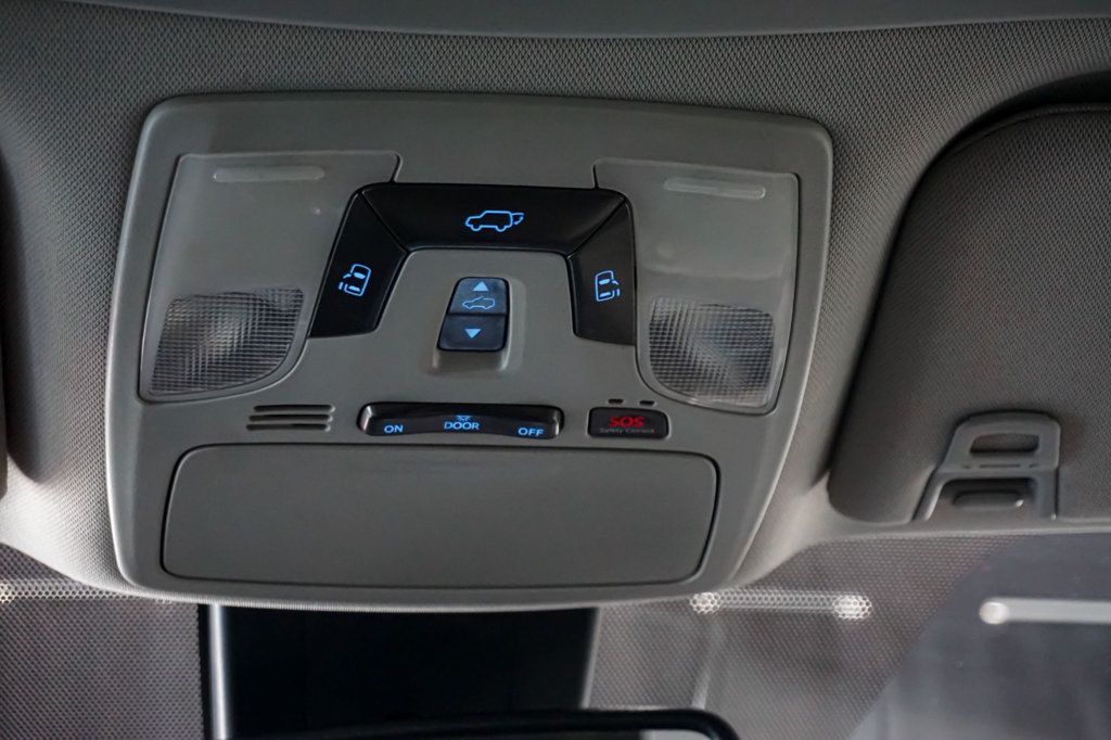 2019 Toyota Sienna *Hanicap Accessible* *VMI Handicap Conversion* *Power Ramp* - 23043305 - 37