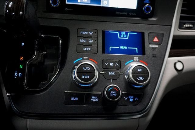 2019 Toyota Sienna *Hanicap Accessible* *VMI Handicap Conversion* *Power Ramp* - 23043305 - 38
