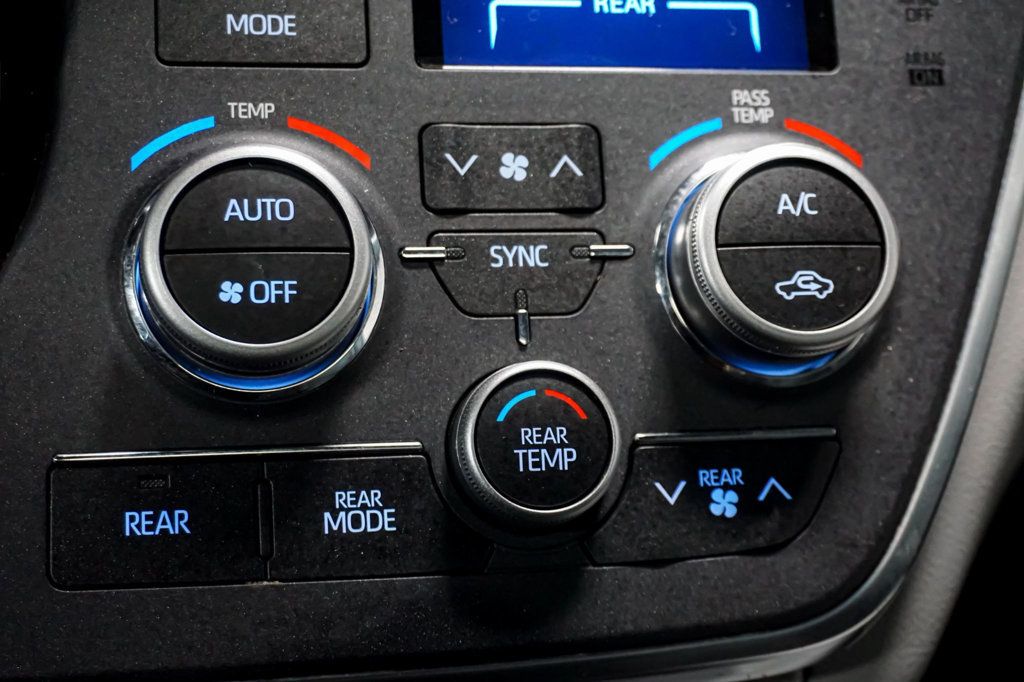 2019 Toyota Sienna *Hanicap Accessible* *VMI Handicap Conversion* *Power Ramp* - 23043305 - 39
