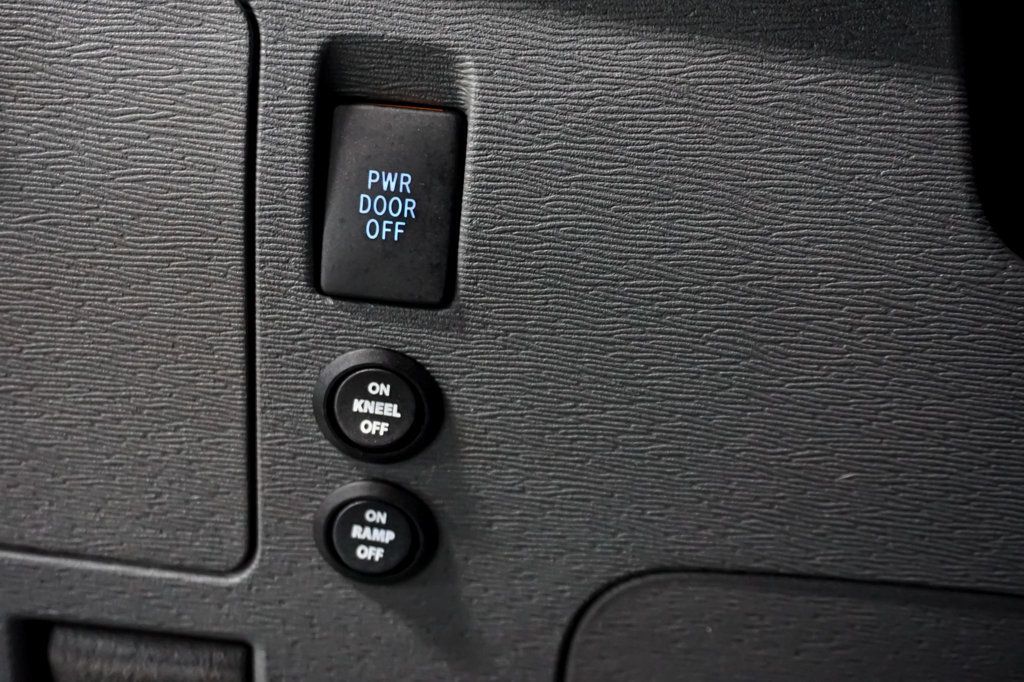 2019 Toyota Sienna *Hanicap Accessible* *VMI Handicap Conversion* *Power Ramp* - 23043305 - 43