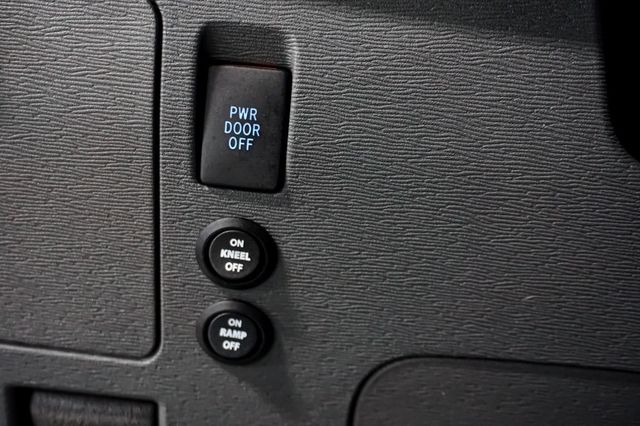 2019 Toyota Sienna *Hanicap Accessible* *VMI Handicap Conversion* *Power Ramp* - 23043305 - 43
