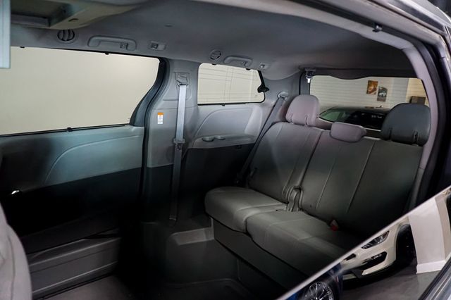 2019 Toyota Sienna *Hanicap Accessible* *VMI Handicap Conversion* *Power Ramp* - 23043305 - 45