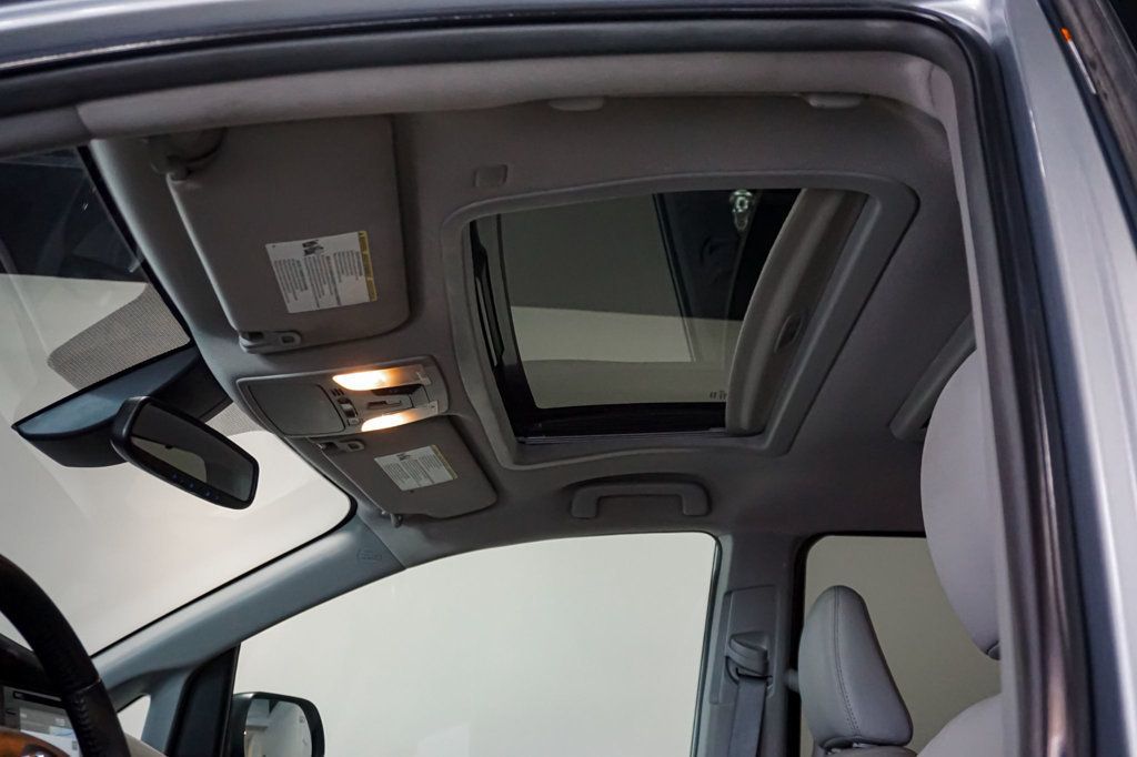 2019 Toyota Sienna *Hanicap Accessible* *VMI Handicap Conversion* *Power Ramp* - 23043305 - 70