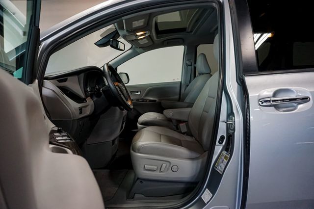 2019 Toyota Sienna *Hanicap Accessible* *VMI Handicap Conversion* *Power Ramp* - 23043305 - 8