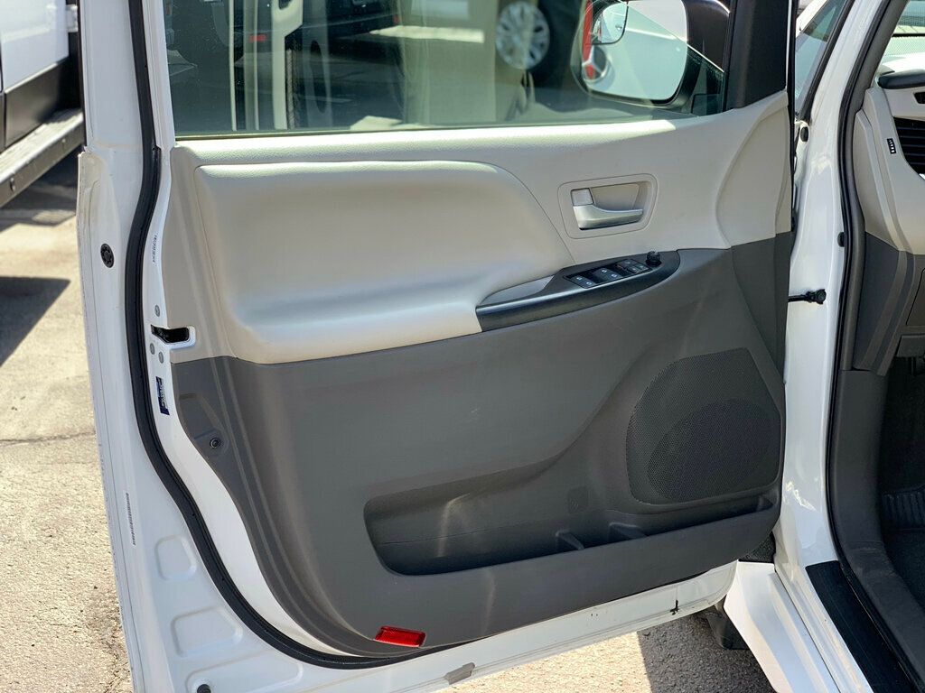 2019 Toyota Sienna LE FWD 8-Passenger - 22989790 - 10