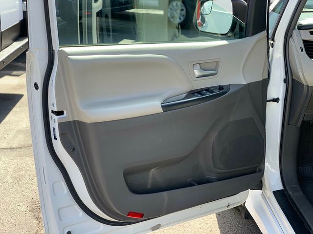 2019 Toyota Sienna LE FWD 8-Passenger - 22989790 - 10