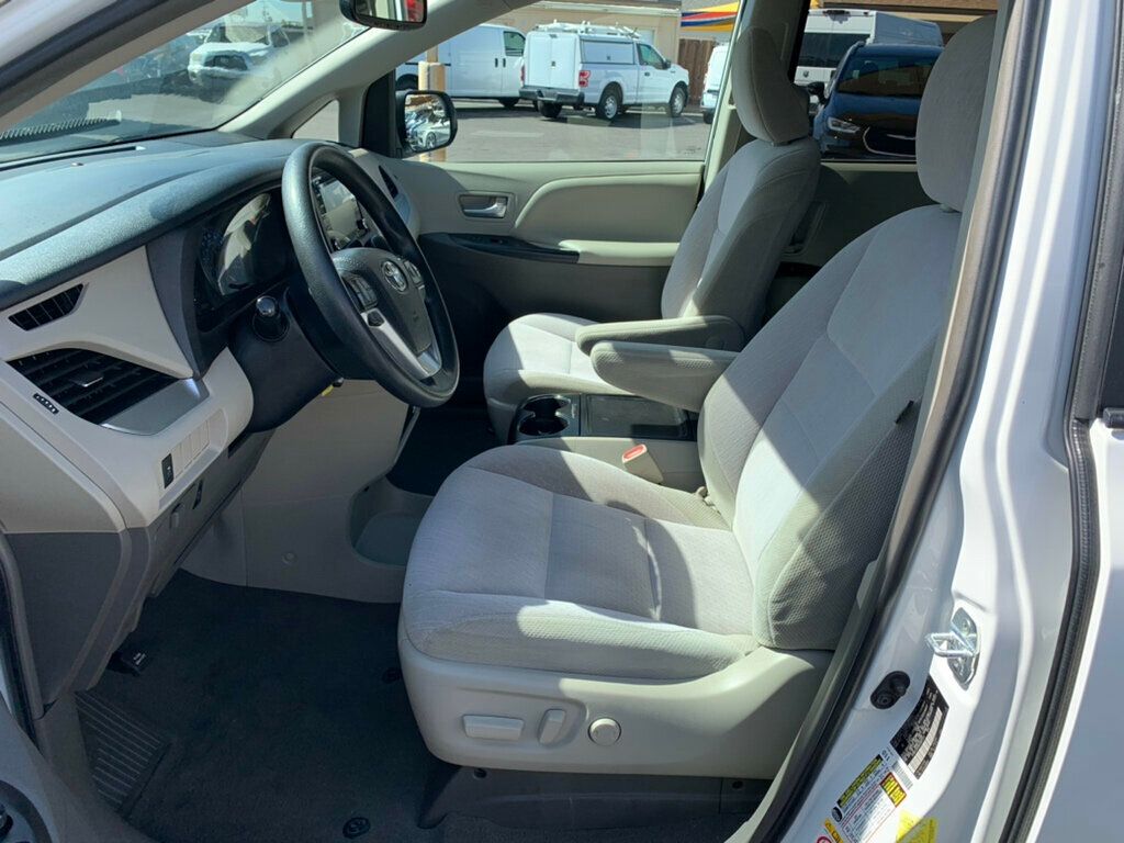 2019 Toyota Sienna LE FWD 8-Passenger - 22989790 - 11