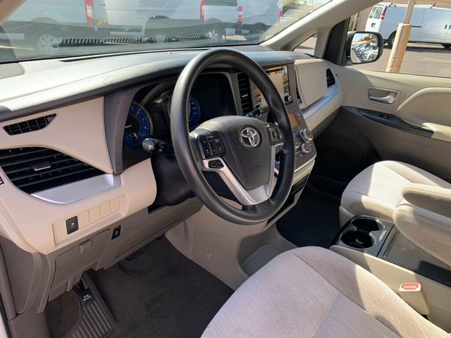 2019 Toyota Sienna LE FWD 8-Passenger - 22989790 - 12