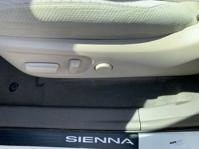 2019 Toyota Sienna LE FWD 8-Passenger - 22989790 - 14