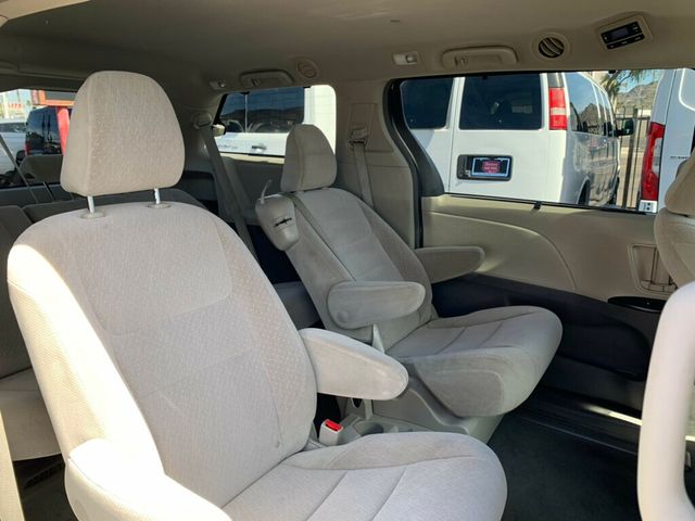 2019 Toyota Sienna LE FWD 8-Passenger - 22989790 - 22