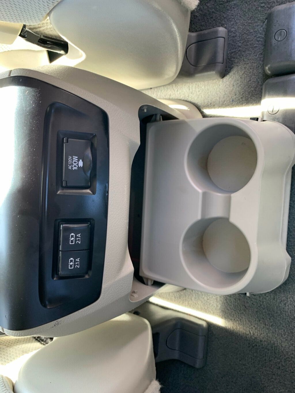 2019 Toyota Sienna LE FWD 8-Passenger - 22989790 - 28