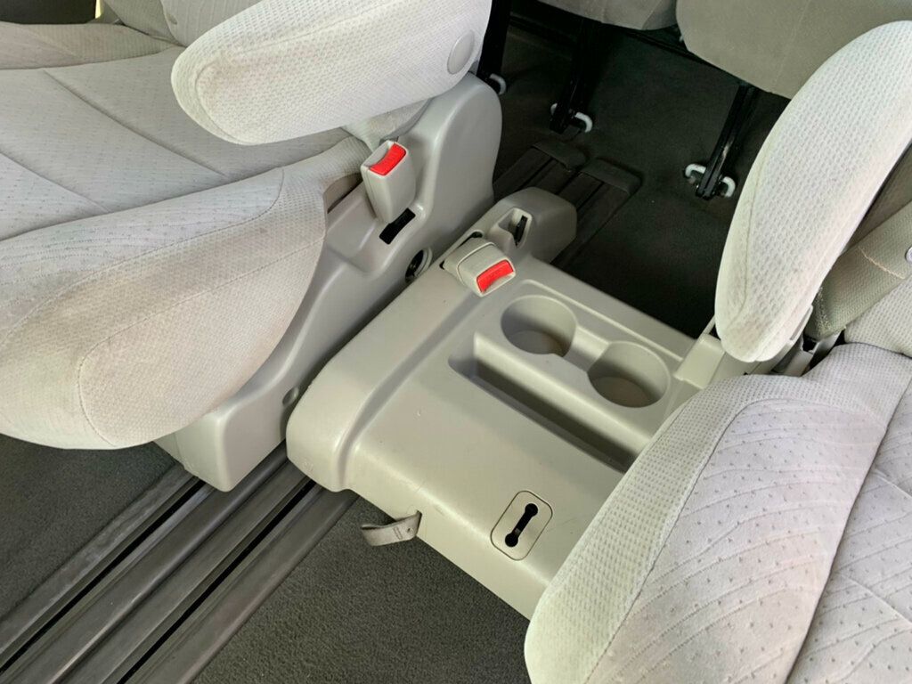 2019 Toyota Sienna LE FWD 8-Passenger - 22989790 - 32