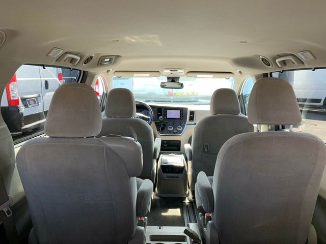 2019 Toyota Sienna LE FWD 8-Passenger - 22989790 - 36