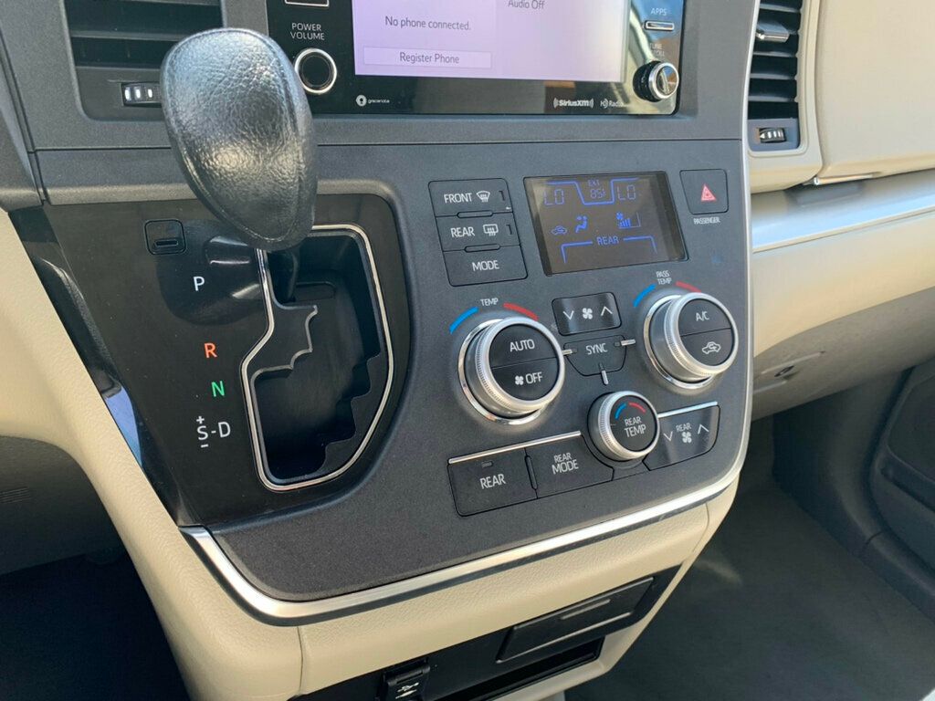2019 Toyota Sienna LE FWD 8-Passenger - 22989790 - 42