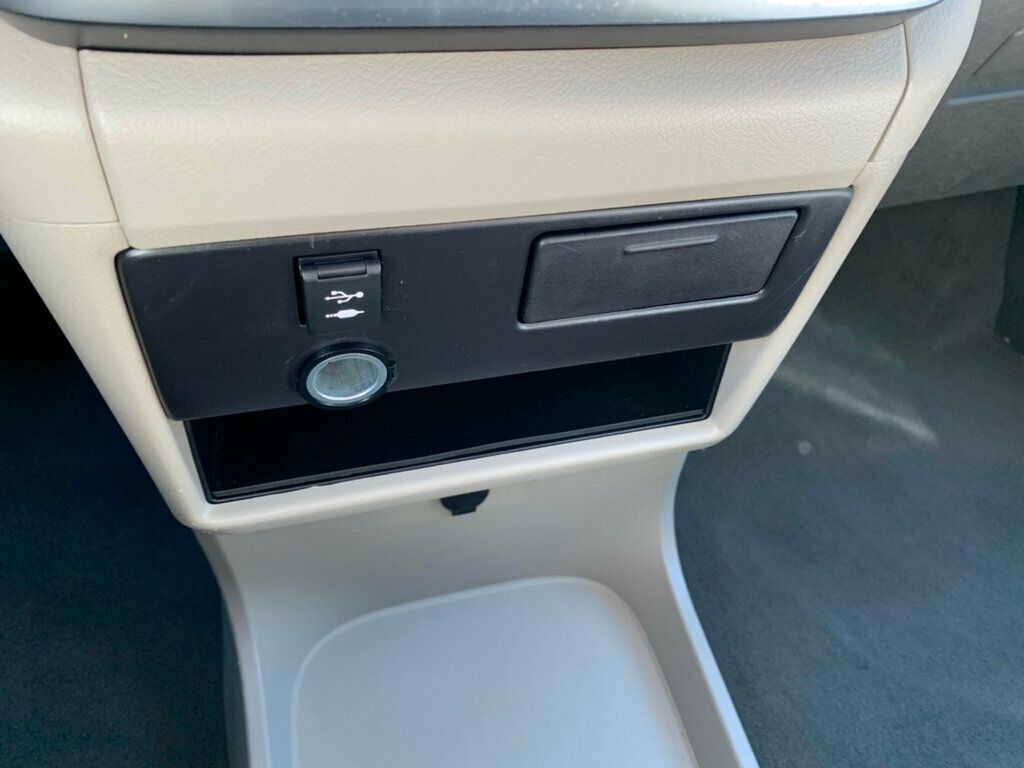 2019 Toyota Sienna LE FWD 8-Passenger - 22989790 - 43