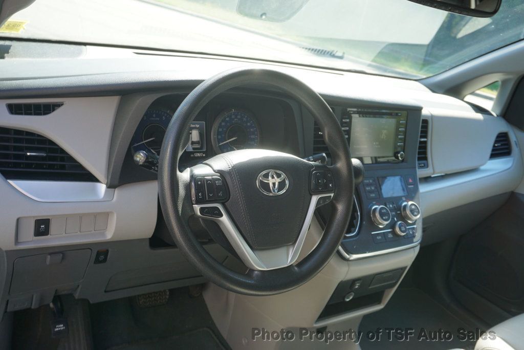 2019 Toyota Sienna LE FWD 8-Passenger - 23093524 - 9