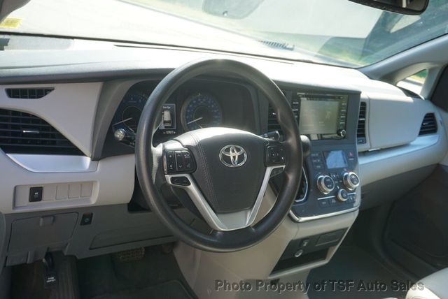 2019 Toyota Sienna LE FWD 8-Passenger - 23093524 - 9