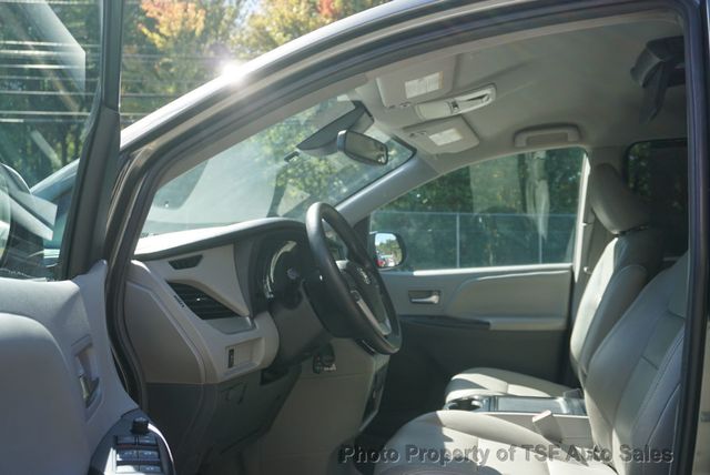 2019 Toyota Sienna LE FWD 8-Passenger - 23093524 - 13