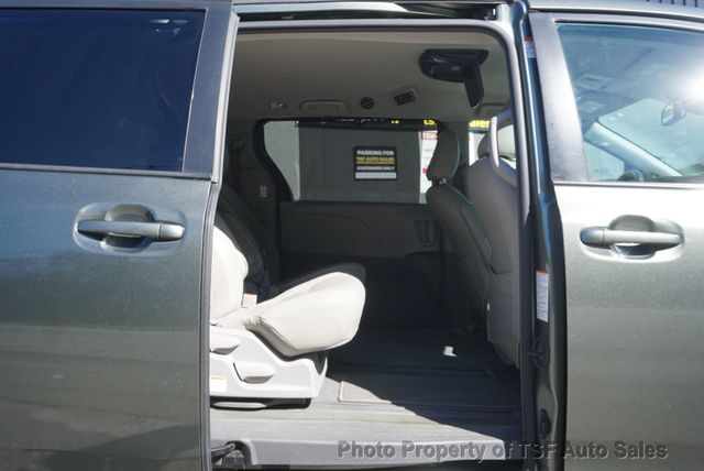 2019 Toyota Sienna LE FWD 8-Passenger - 23093524 - 16