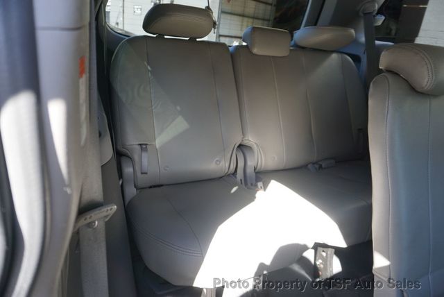 2019 Toyota Sienna LE FWD 8-Passenger - 23093524 - 17