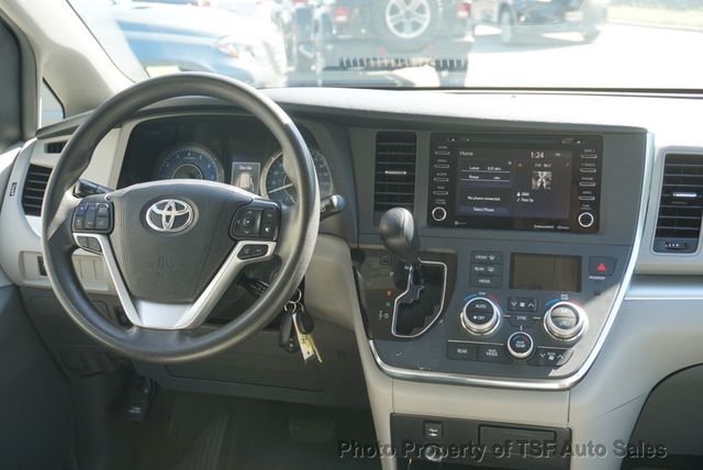 2019 Toyota Sienna LE FWD 8-Passenger - 23093524 - 18